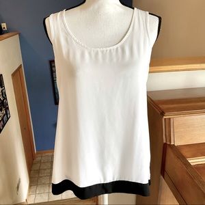 Express Top with Split Back, White and Black, Size Medium
